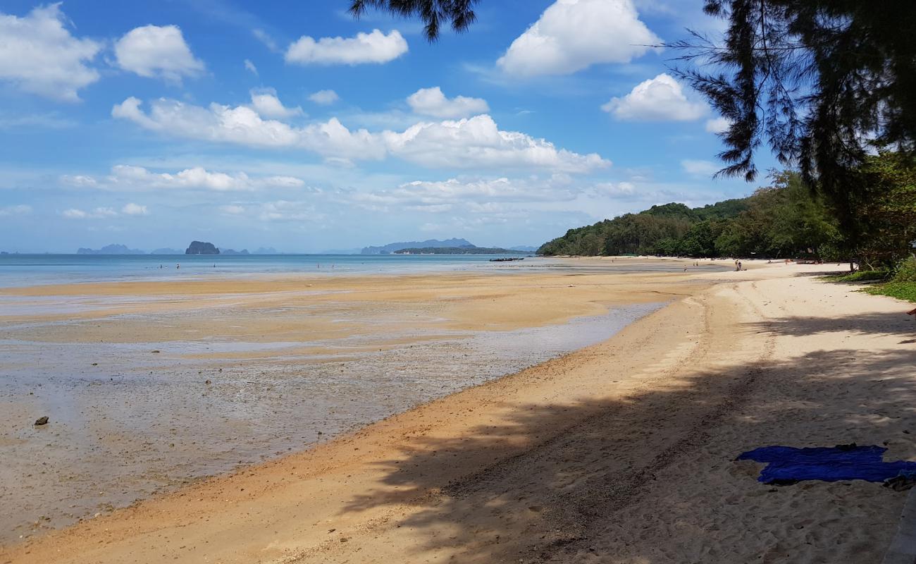 Photo de Tubkaek Beach avec sable beige de surface