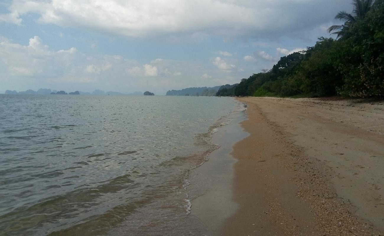Photo de Thalane Beach avec sable beige de surface
