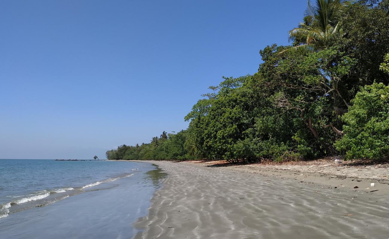Photo de Yao Beach avec sable beige de surface