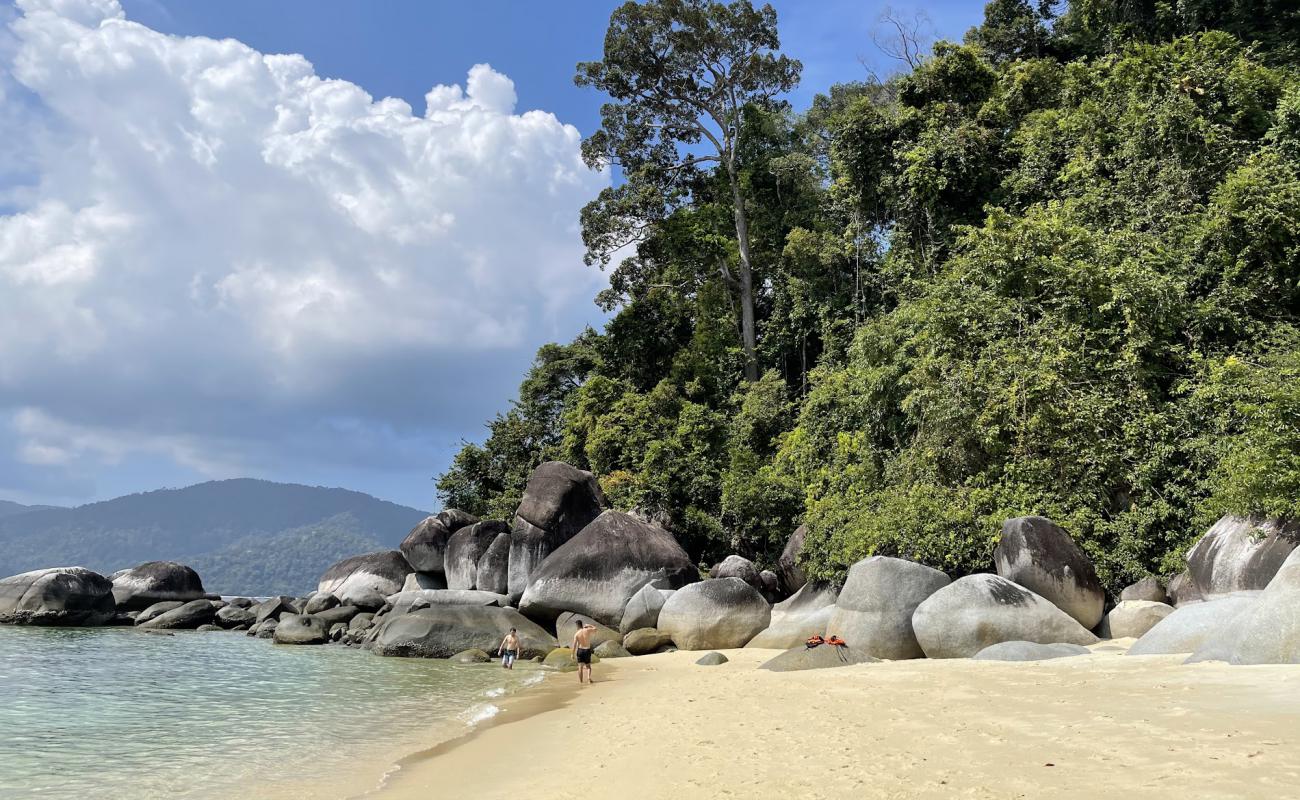 Photo de Plage secrète de Koh Adang III avec sable beige fin de surface