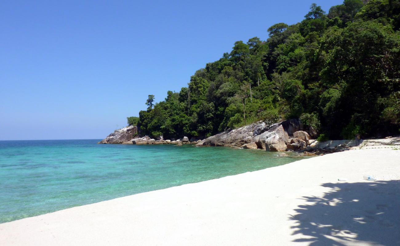 Photo de Sai Khao Beach II avec sable fin blanc de surface