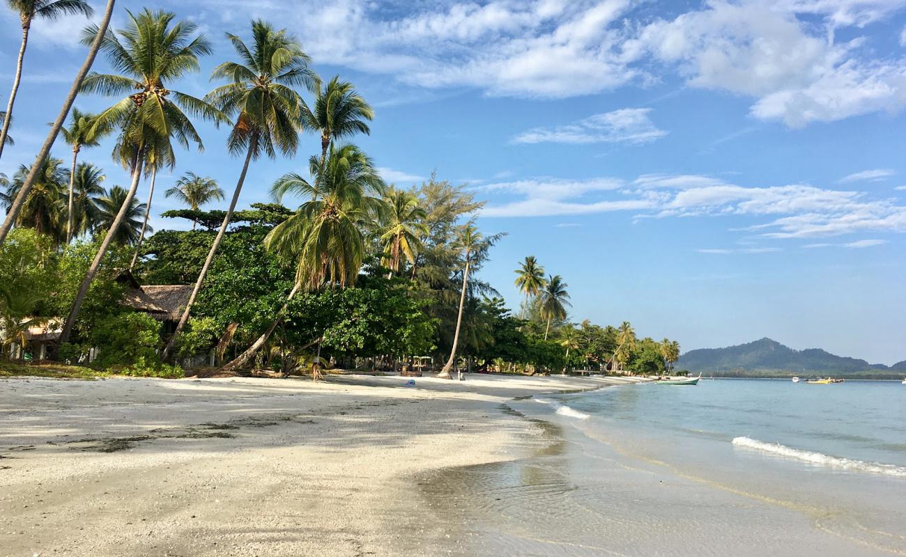 Photo de Pearl Beach II avec sable beige fin de surface