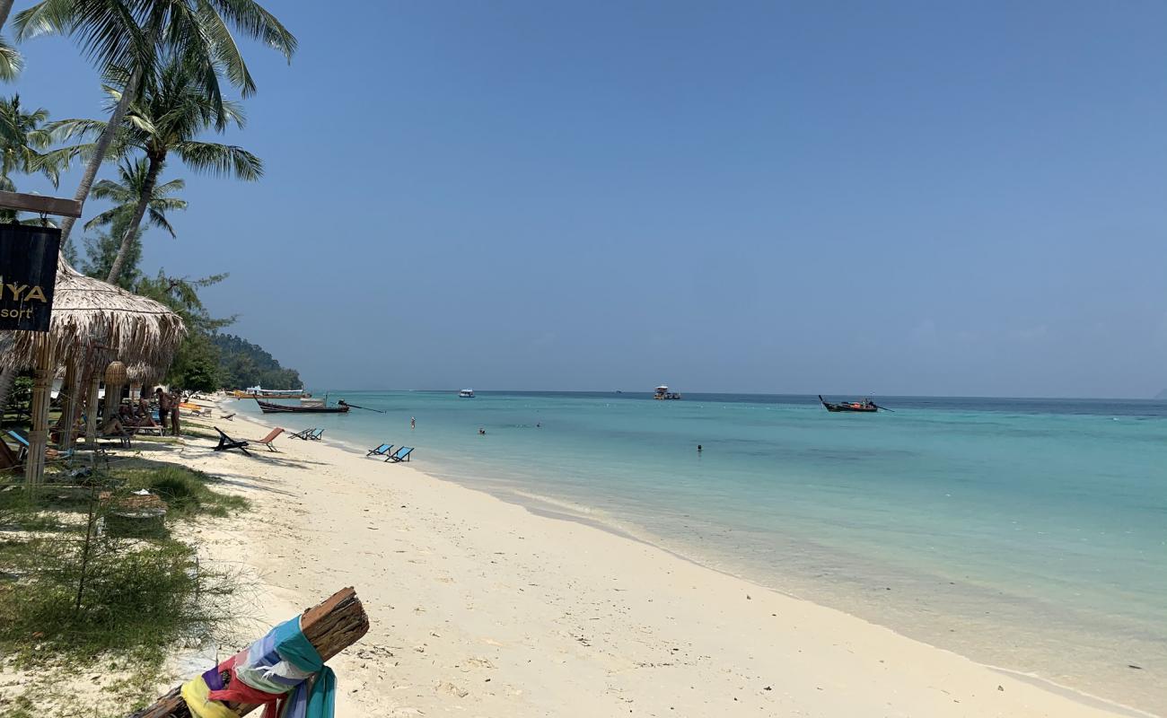 Photo de Ko Hai Divers Beach avec sable blanc de surface