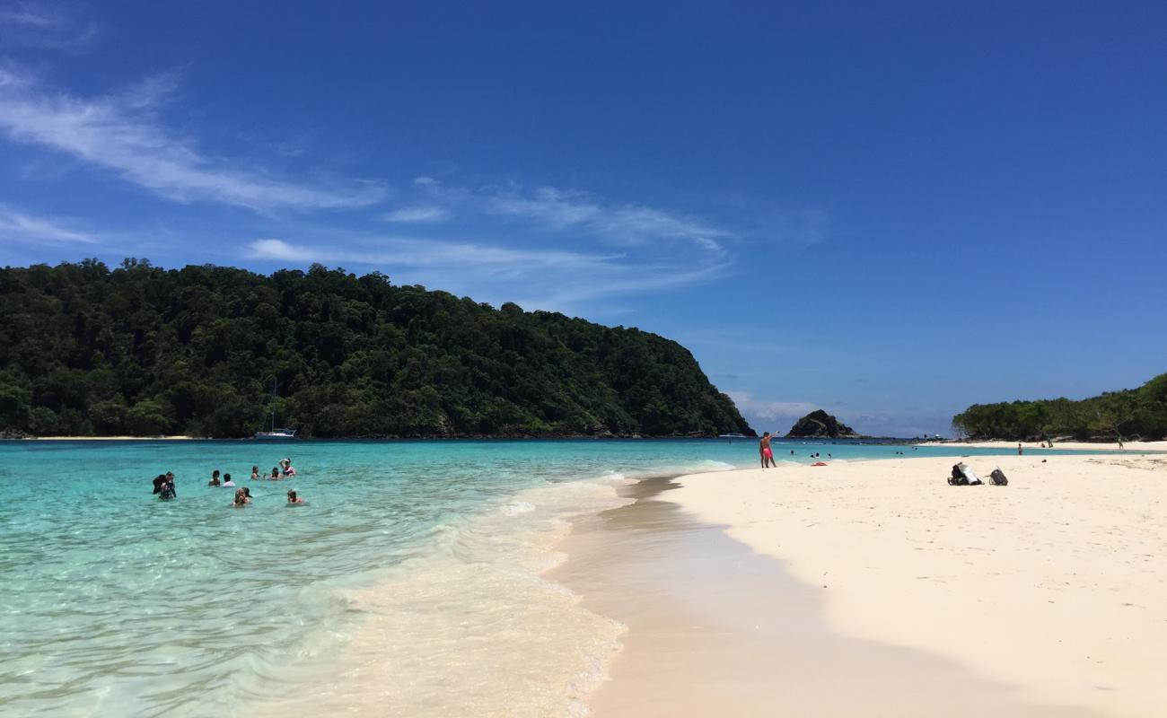 Photo de Plage de Blue avec sable fin blanc de surface