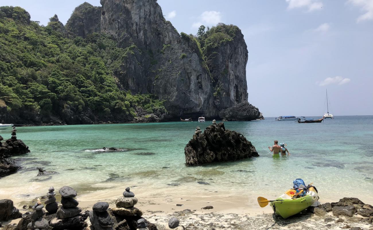 Photo de Plage de Nui avec sable fin blanc de surface