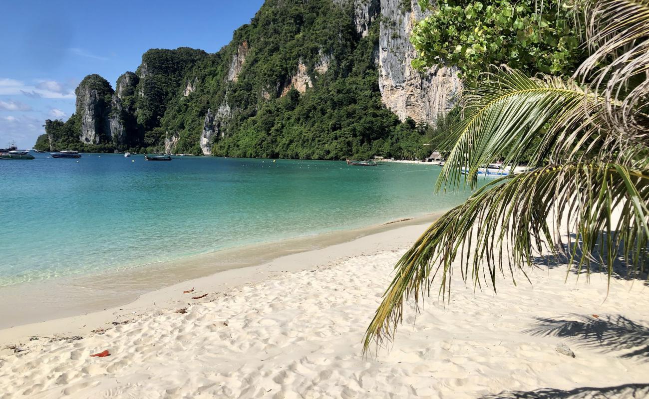 Photo de Ton Sai Beach avec sable blanc de surface