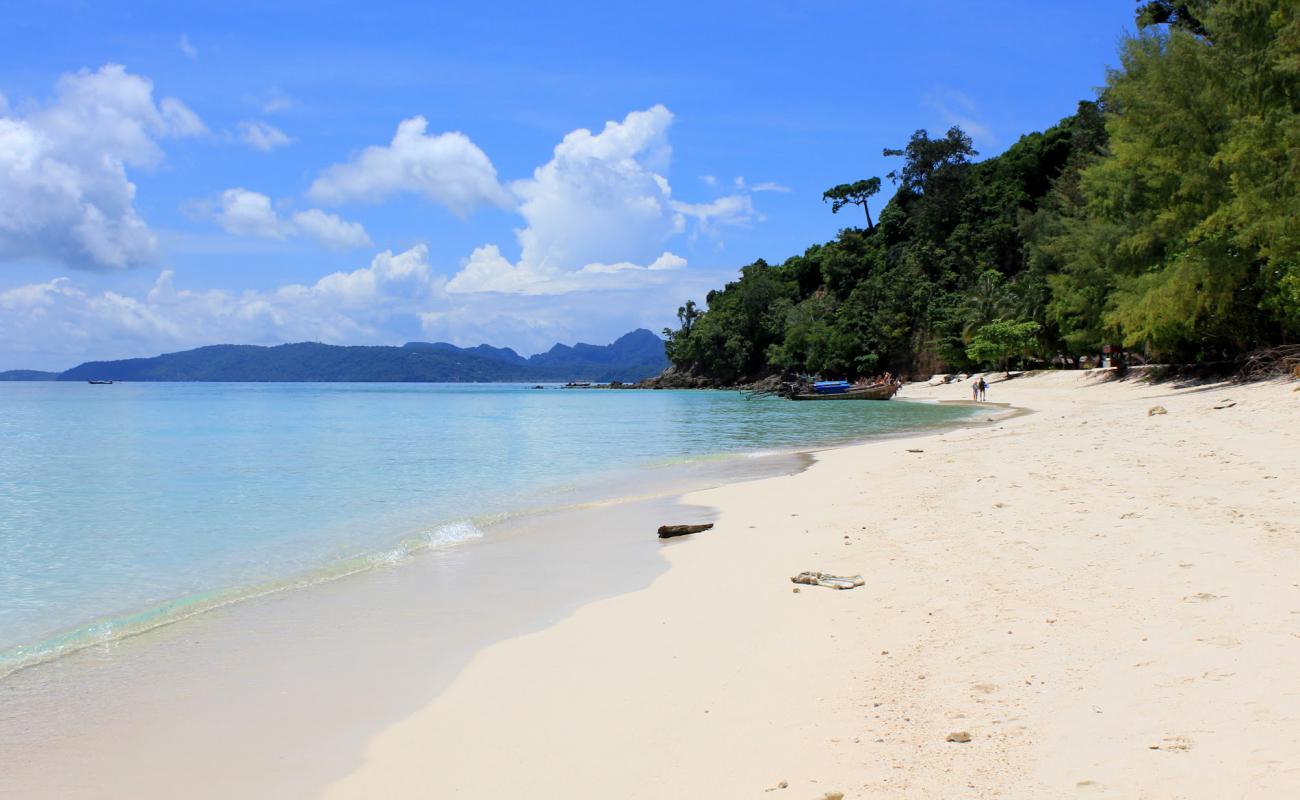 Photo de Plage de Bambou avec sable fin blanc de surface