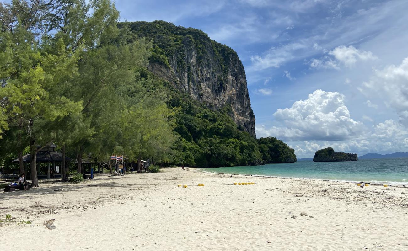 Photo de Plage de Ko Poda avec sable fin blanc de surface