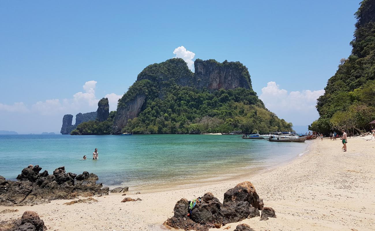 Photo de Koh Phak Bia Beach avec sable clair avec caillou de surface