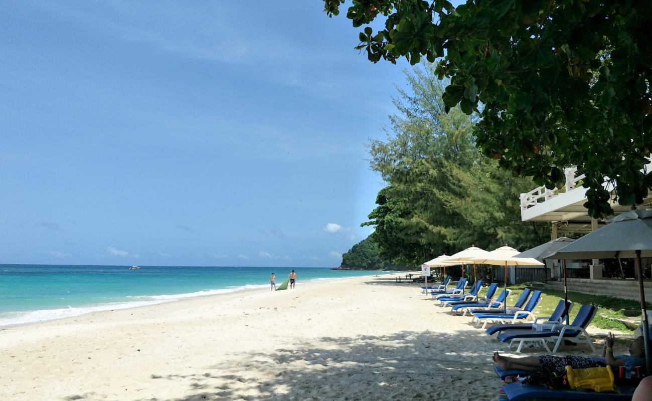 Photo de Plage privée de Maiton avec sable fin blanc de surface