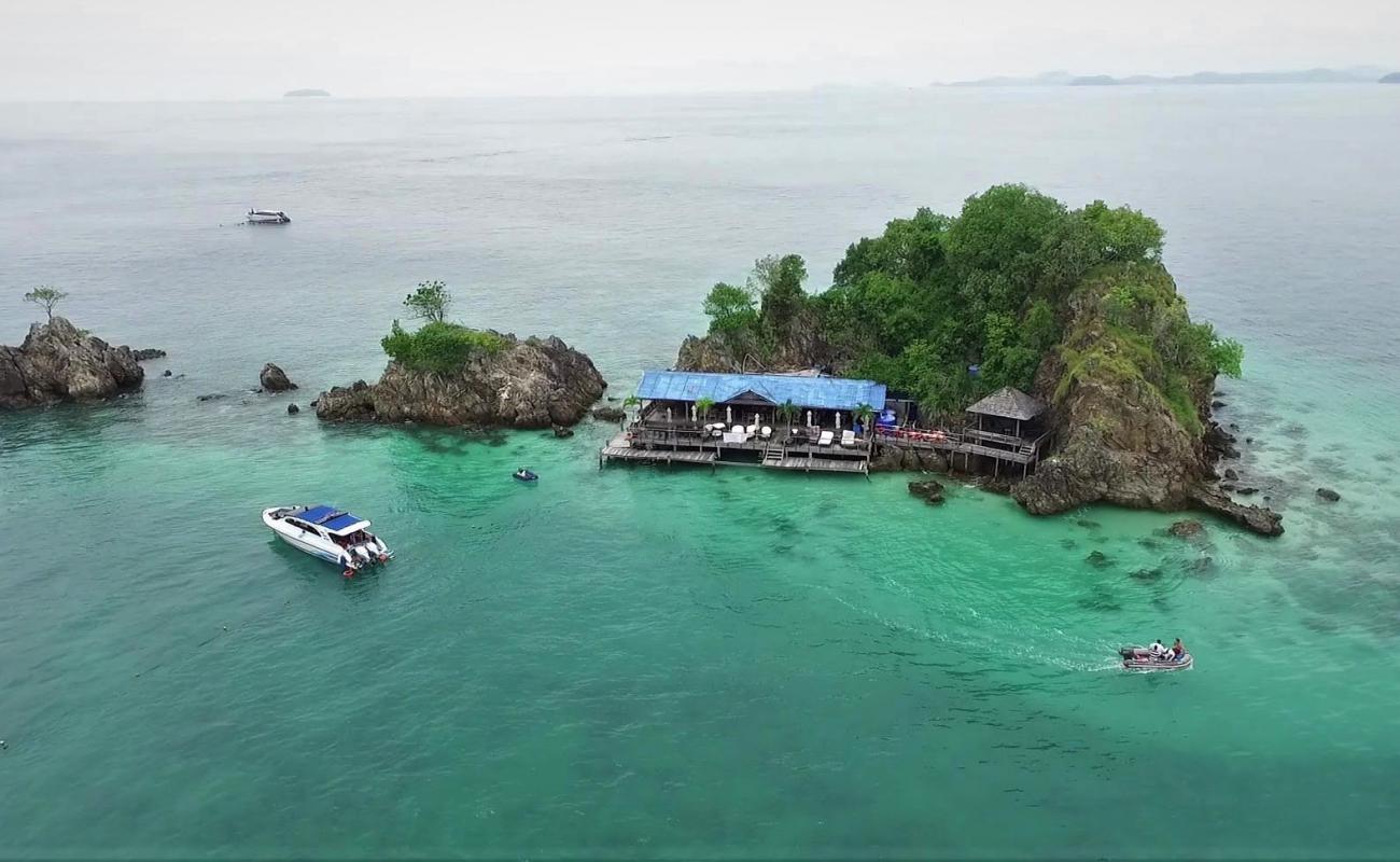 Photo de Khai Nui Beach avec béton de surface