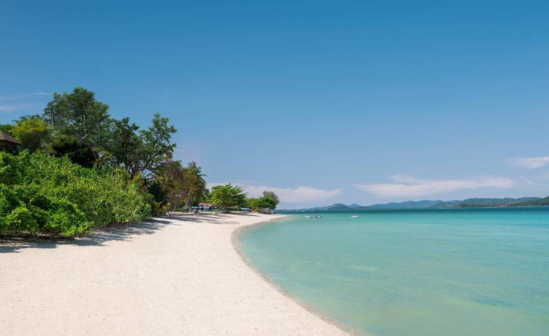 Photo de Plage de l'île de Naka avec sable fin et lumineux de surface