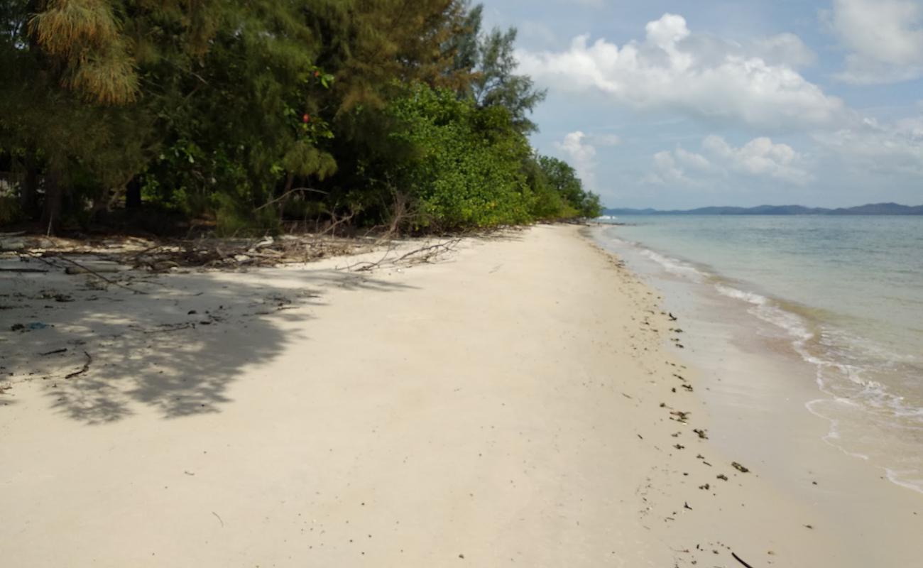 Photo de Pa Klok Beach avec sable lumineux de surface