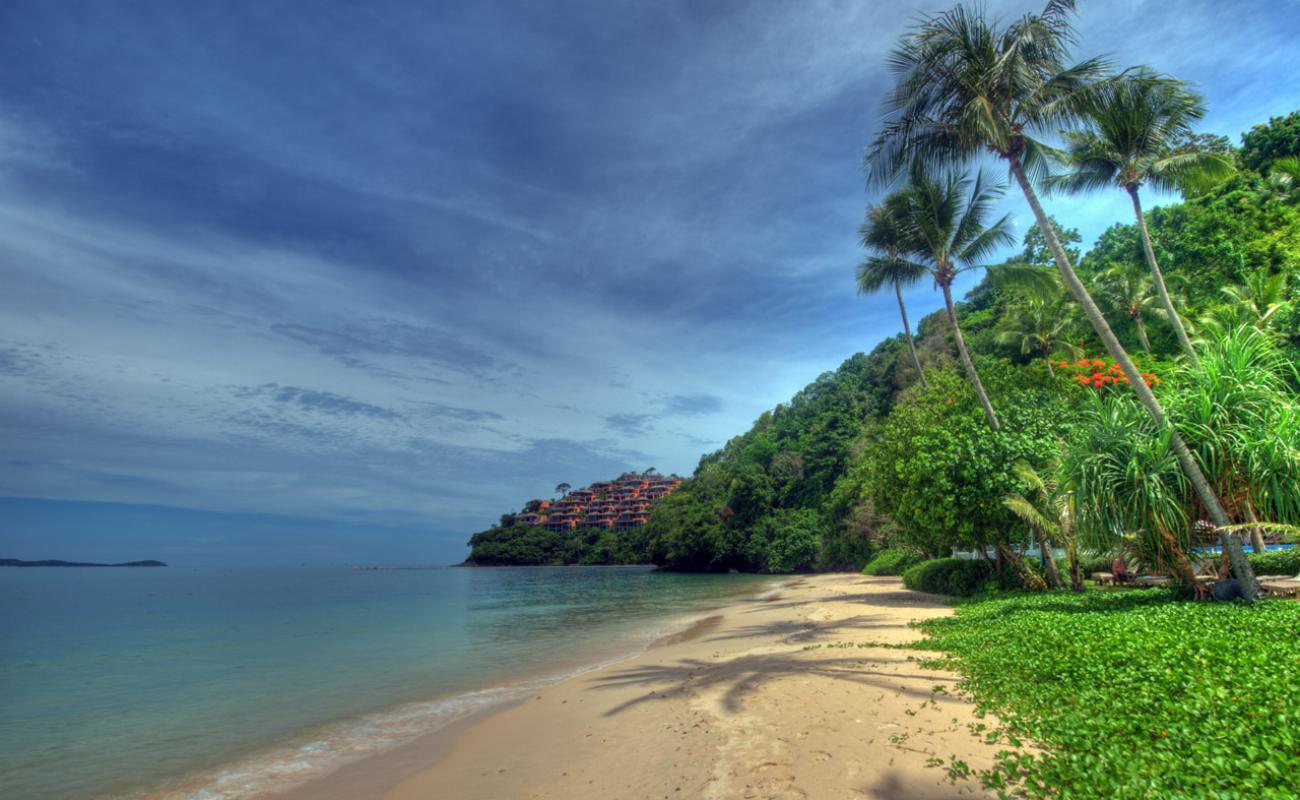 Photo de Plage de Panwa avec sable beige de surface