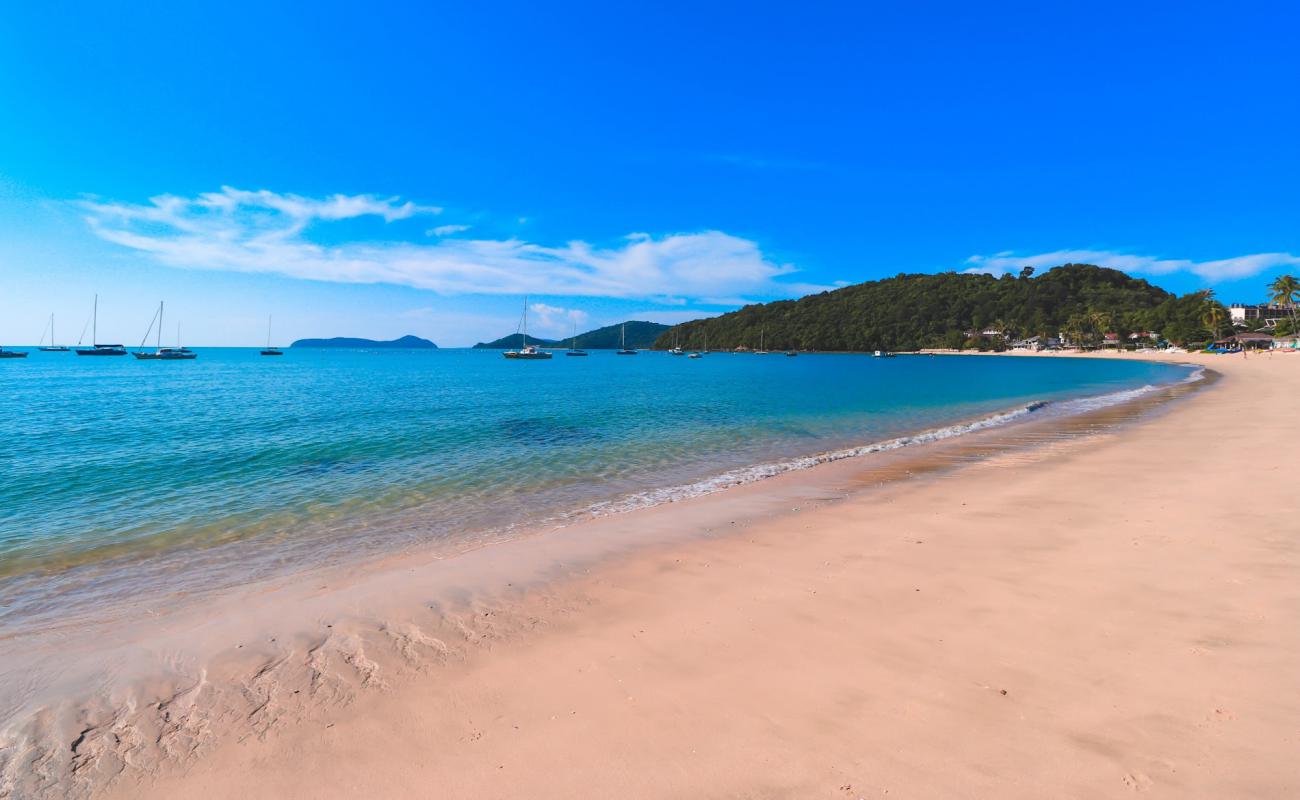 Photo de Ao Yon Beach avec sable beige de surface