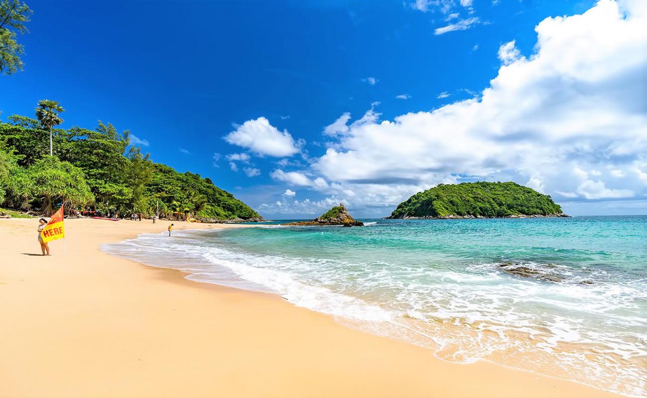 Photo de Yanui Beach avec sable beige fin de surface