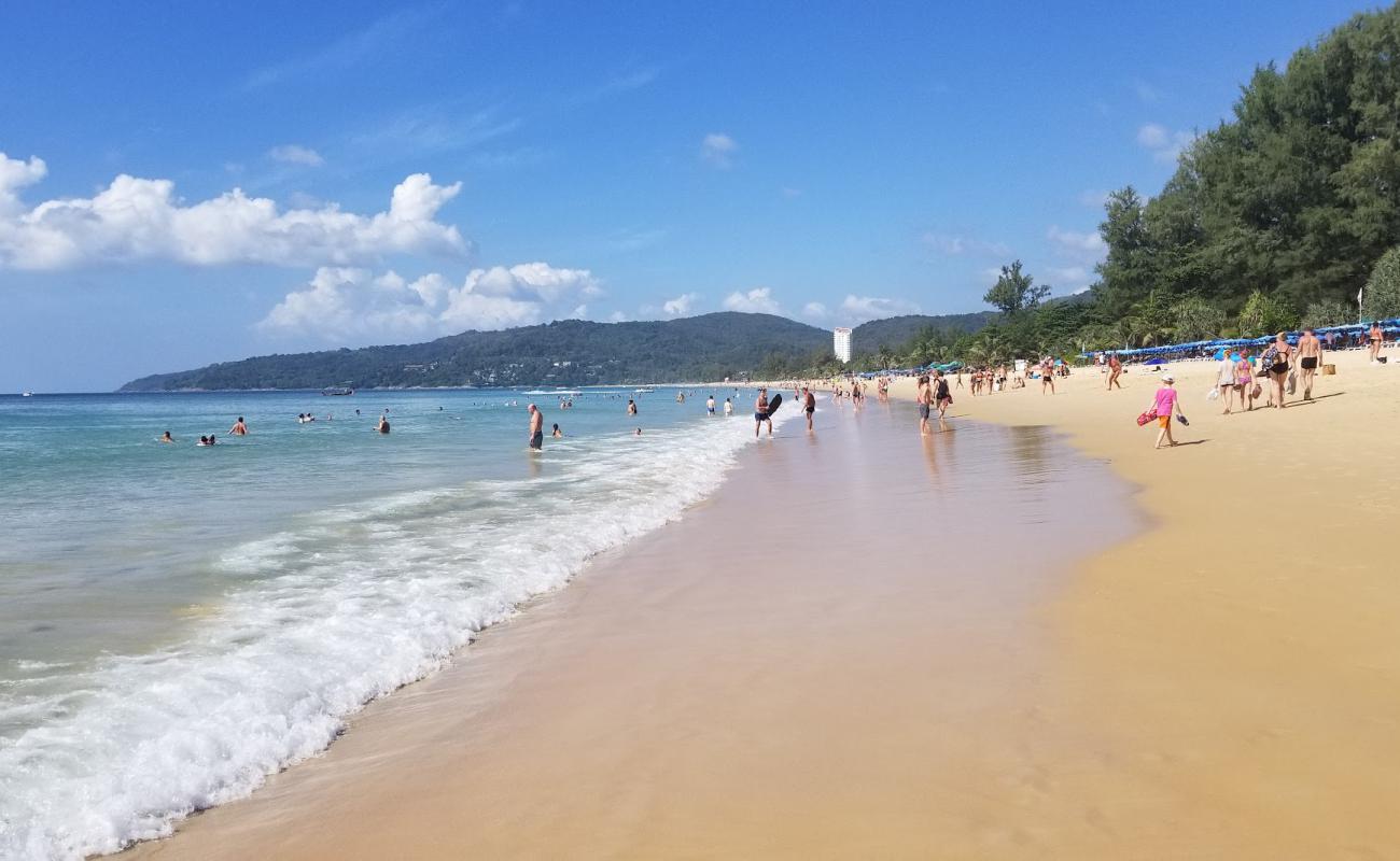 Photo de Plage de Karon avec sable fin et lumineux de surface