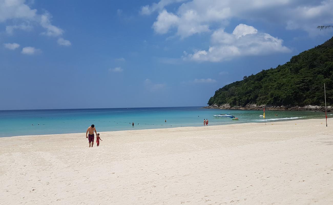 Photo de Plage de Karon Noi avec sable fin blanc de surface