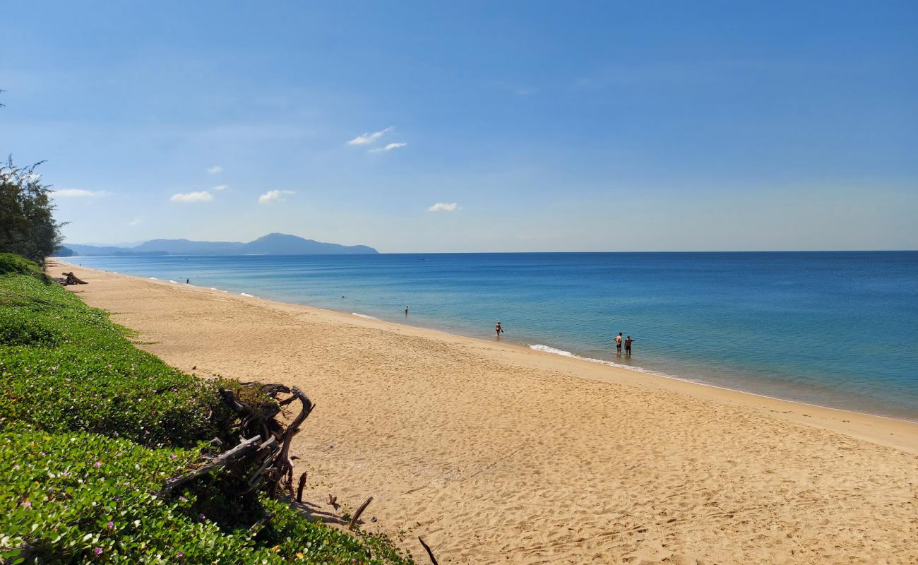 Photo de Hat Sai Kaeo avec sable lumineux de surface