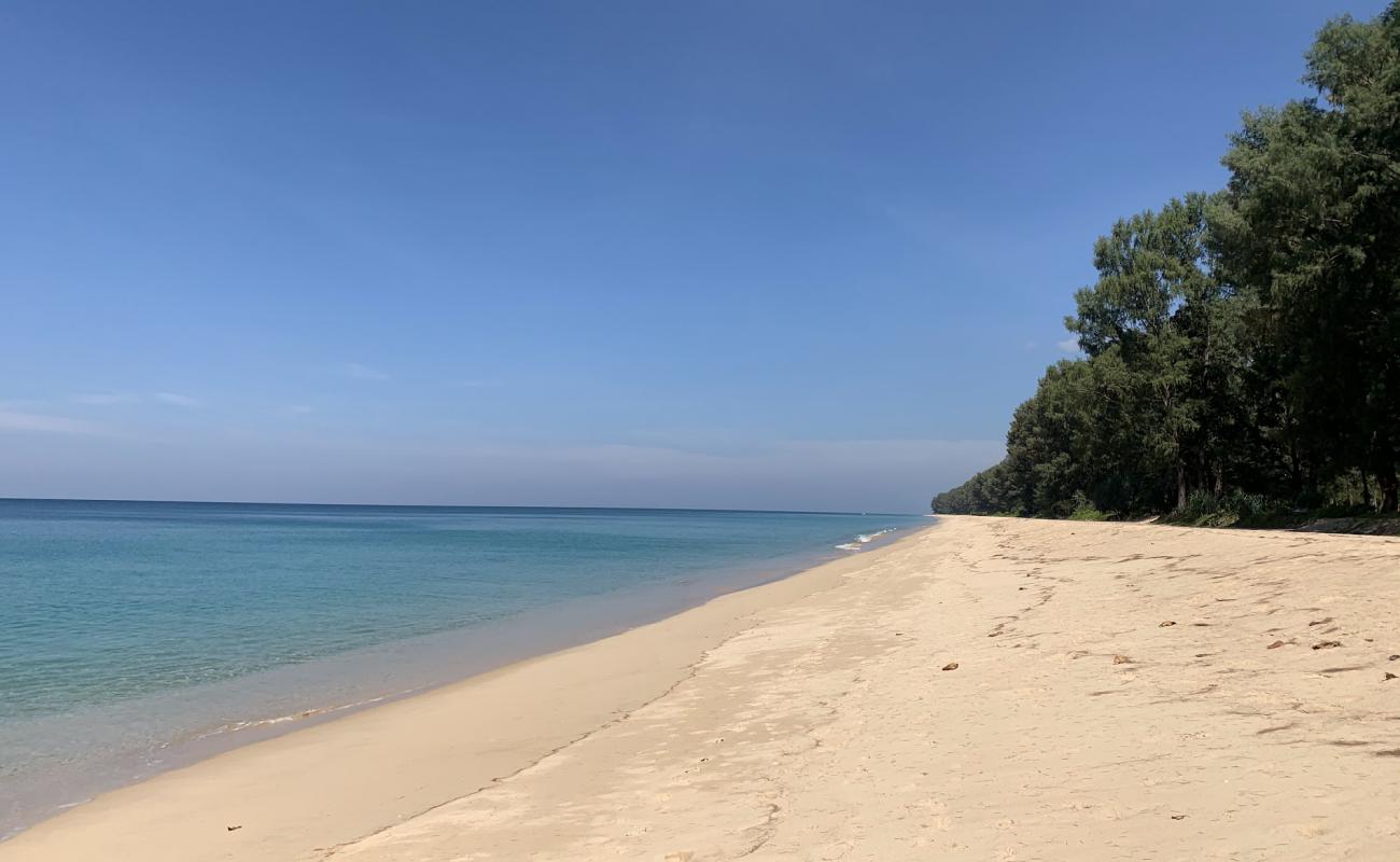 Photo de Pang Beach avec sable fin et lumineux de surface