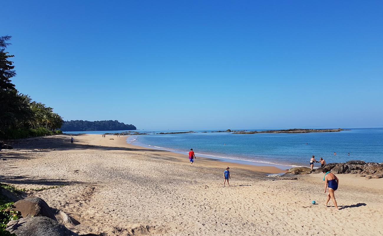 Photo de Nang Thong Beach avec sable gris de surface