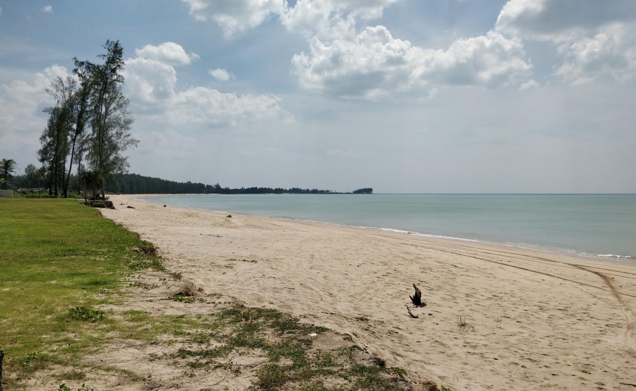 Photo de Bang Lad Beach avec sable beige de surface