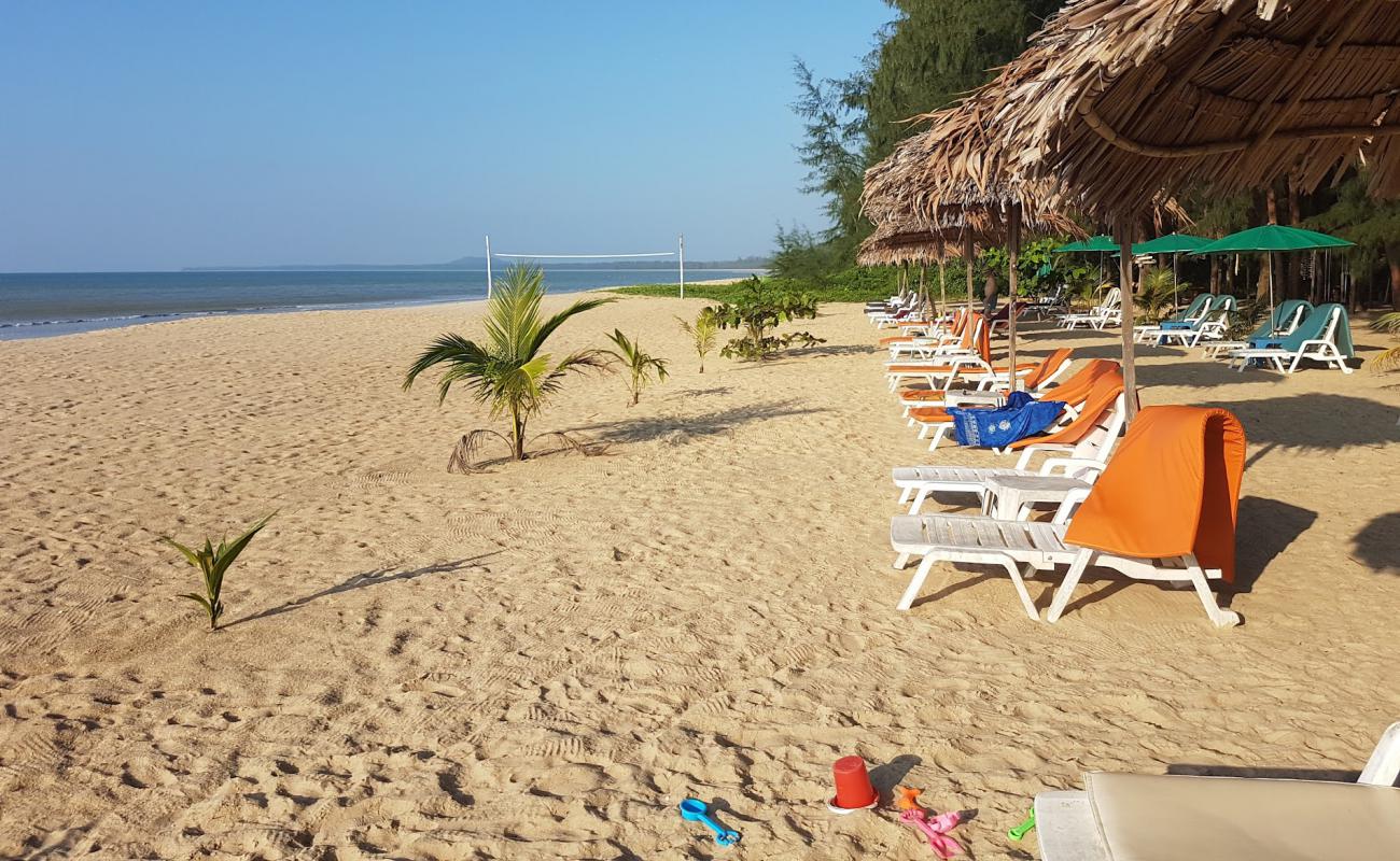 Photo de Ko Kho Khao Beach avec sable lumineux de surface