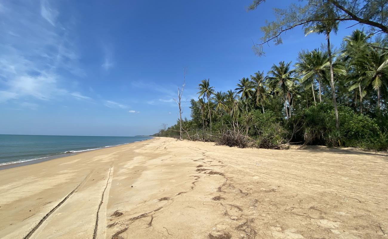 Photo de Ko Pkhra Tong Beach avec sable beige de surface