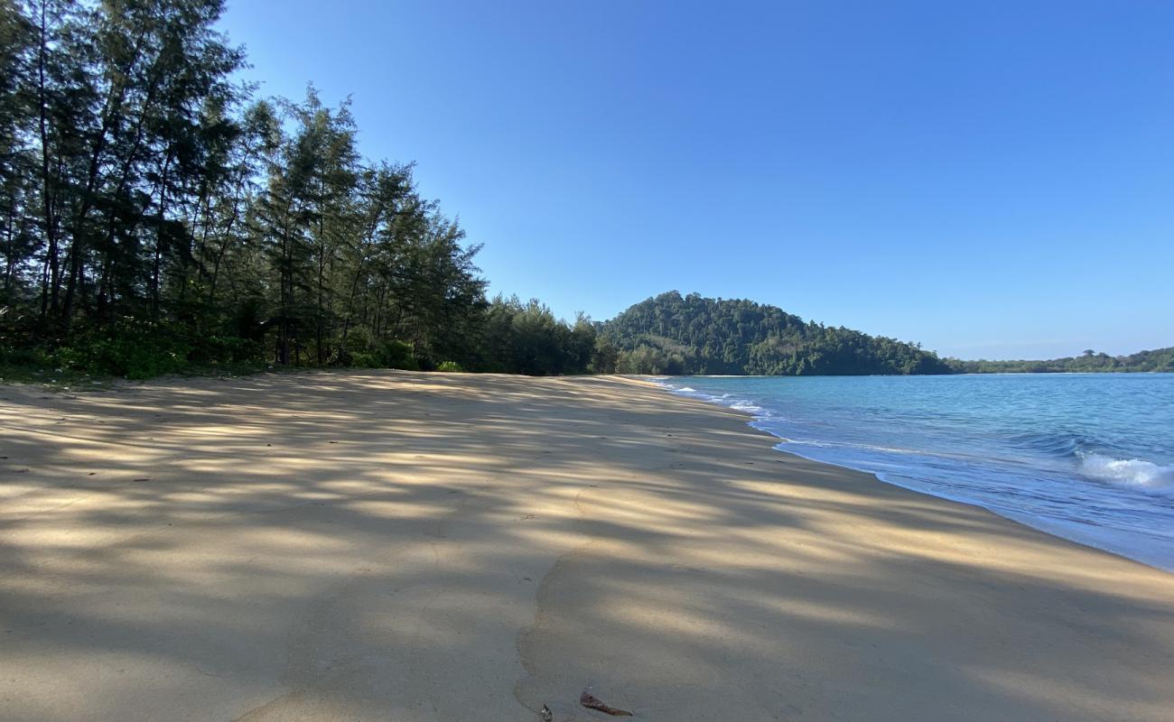 Photo de Ko Ra Beach avec sable lumineux de surface