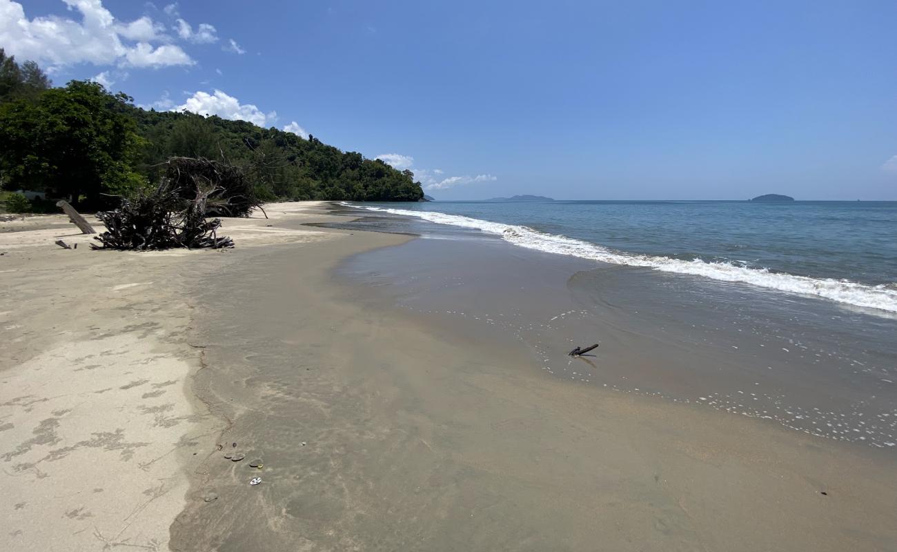 Photo de Pra Pas Beach avec sable beige fin de surface