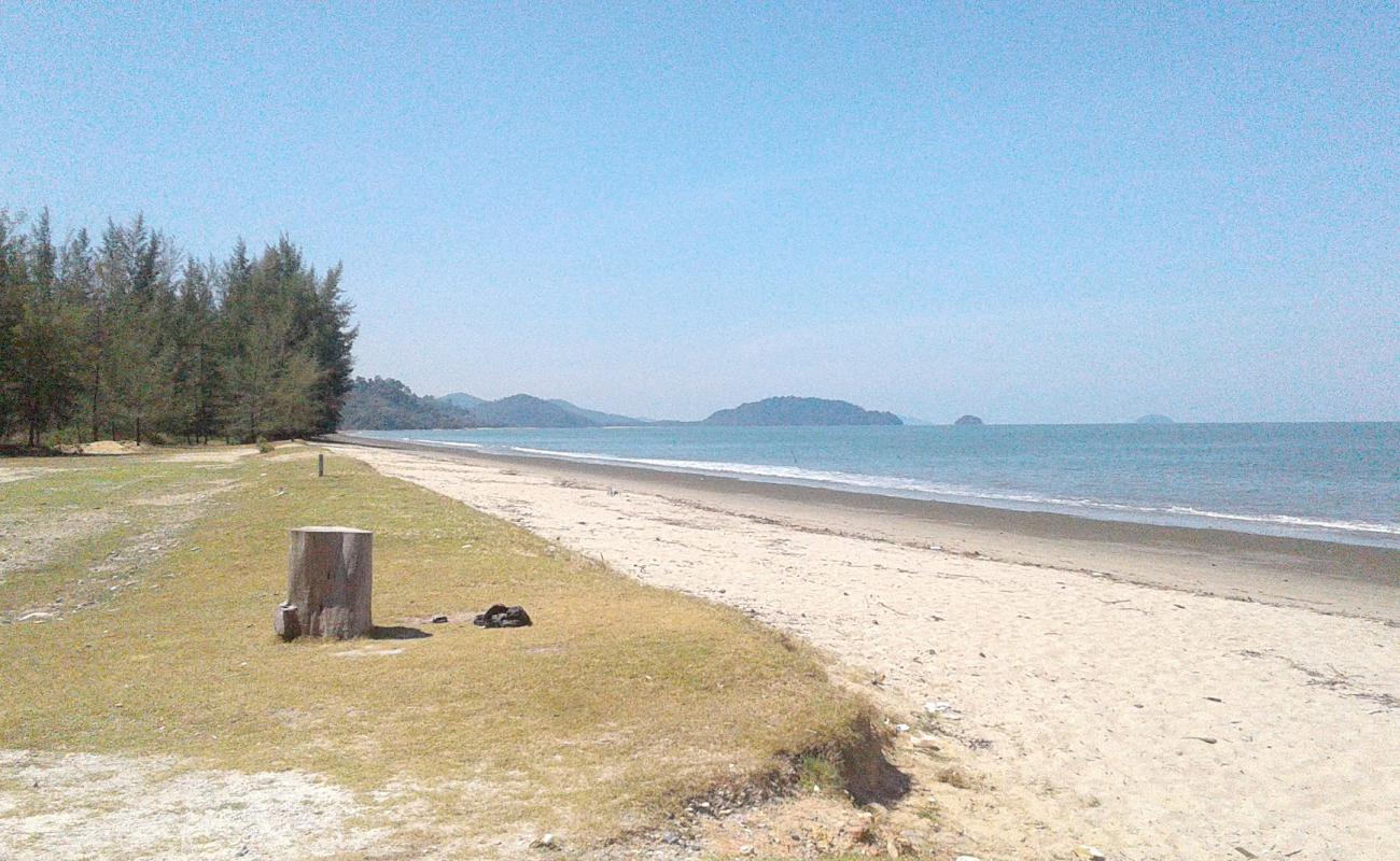 Photo de Talae Nok Beach avec sable beige de surface