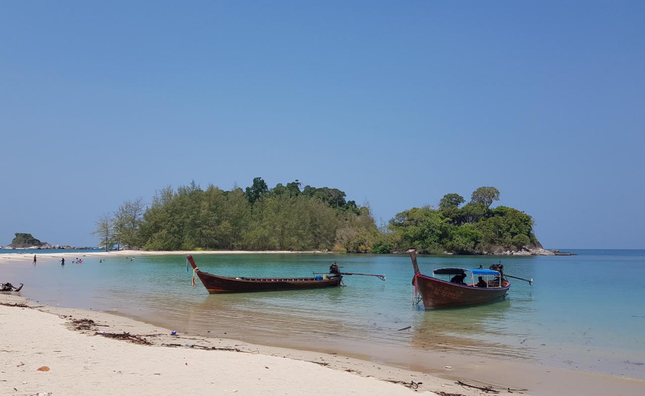 Photo de Ao Kao Kvay Beach avec sable fin et lumineux de surface