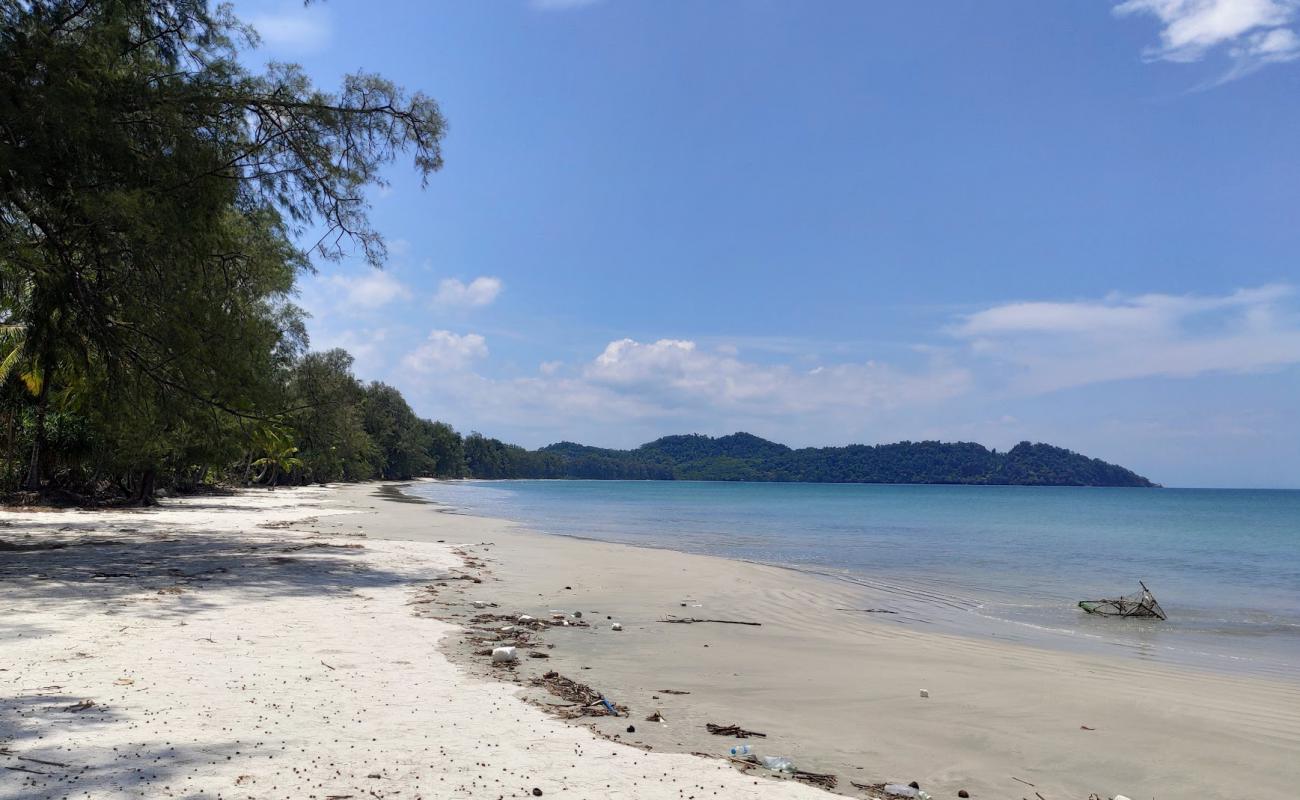 Photo de Aow Yai Beach avec sable lumineux de surface