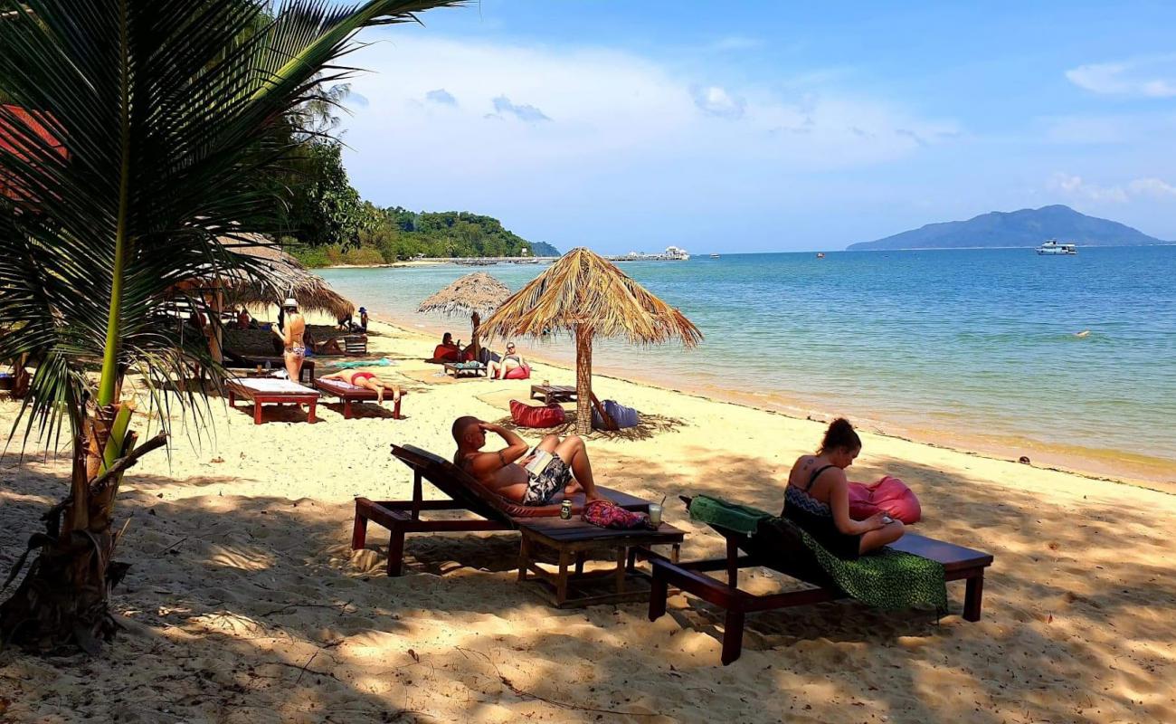Photo de Mueang Beach avec sable beige de surface