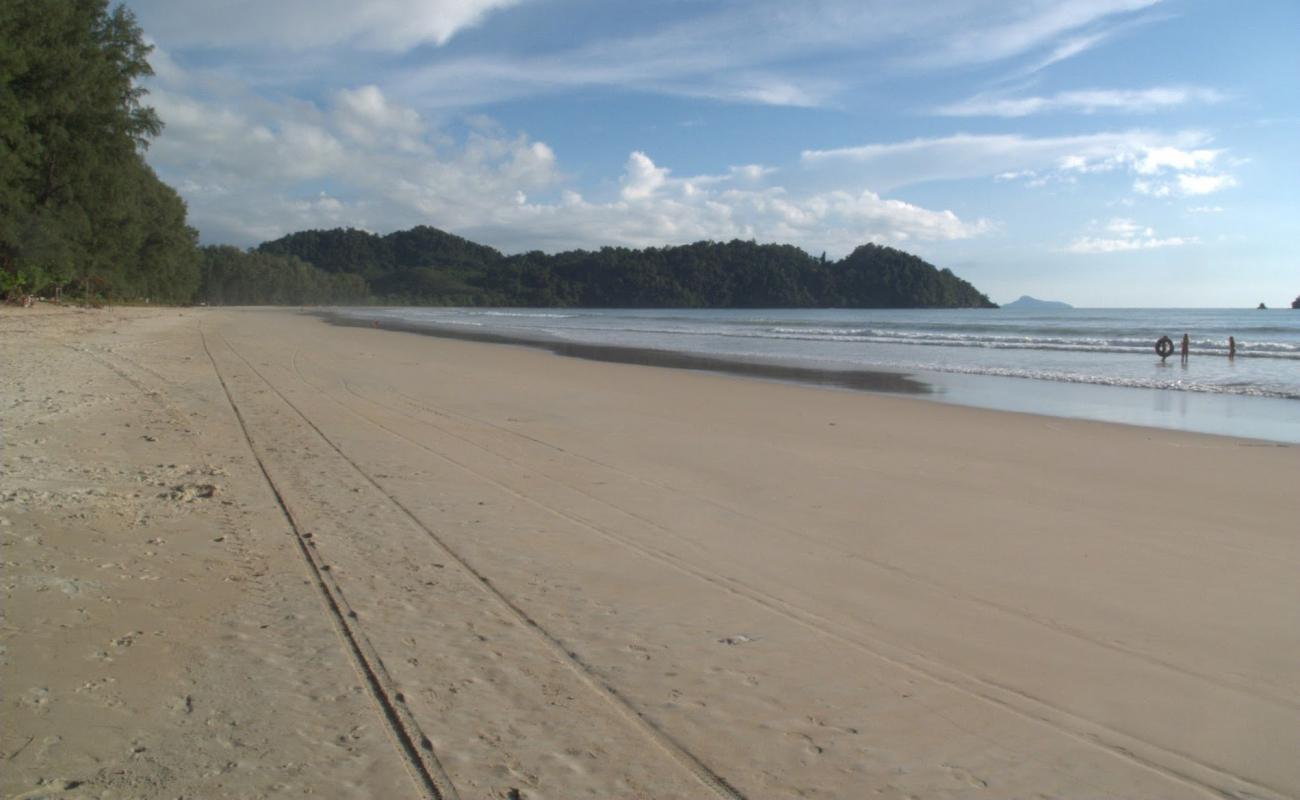 Photo de Ao Kai Tao Beach avec sable beige de surface