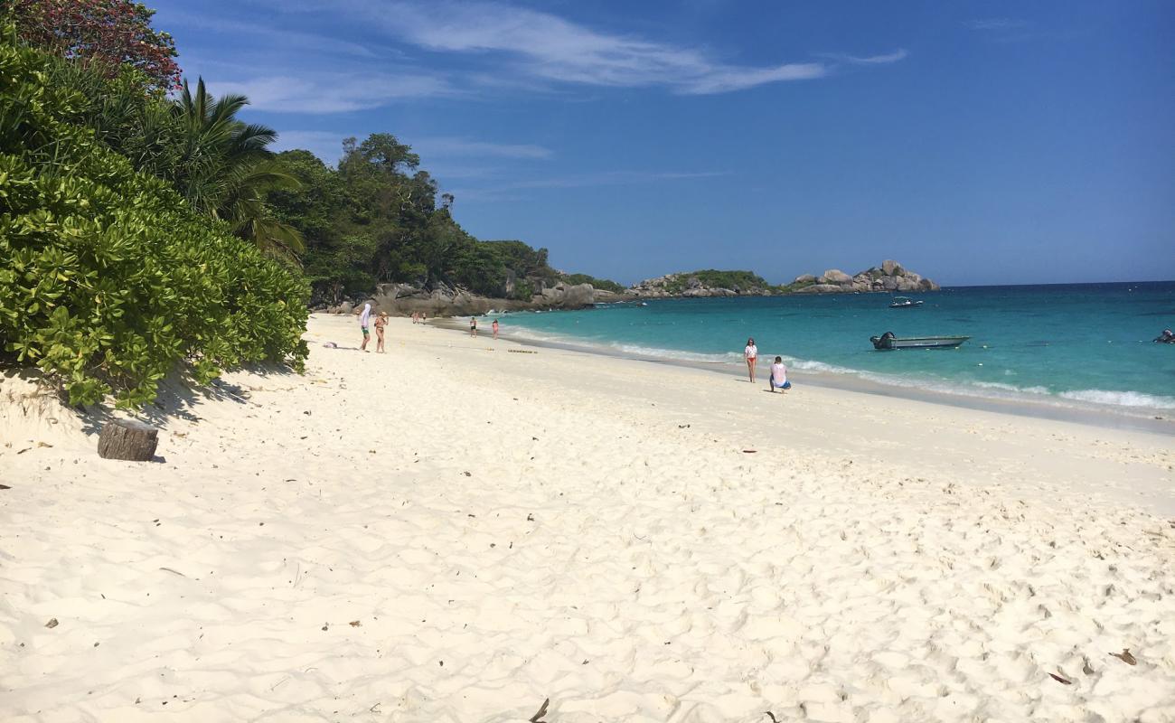 Photo de Plage de Ko Payu avec sable blanc de surface