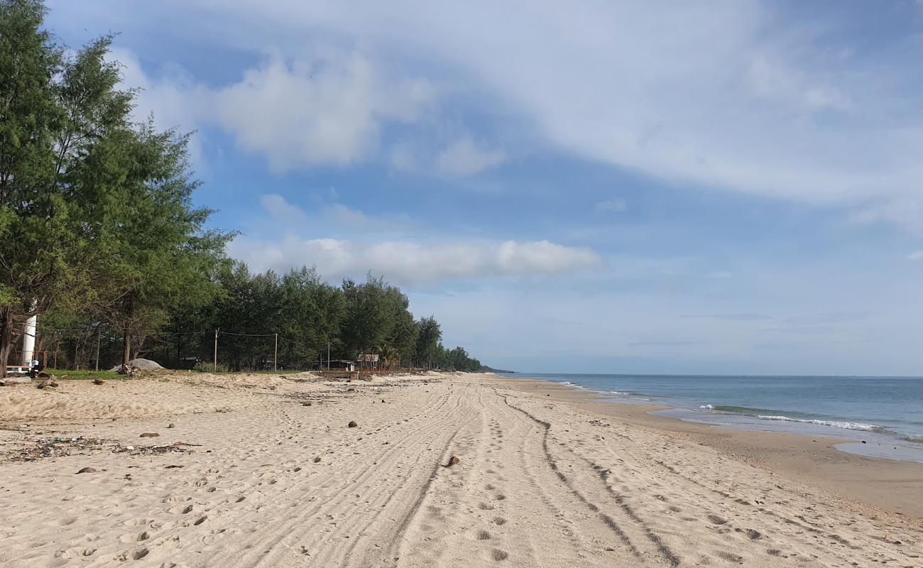 Photo de Maharat Beach avec sable blanc de surface