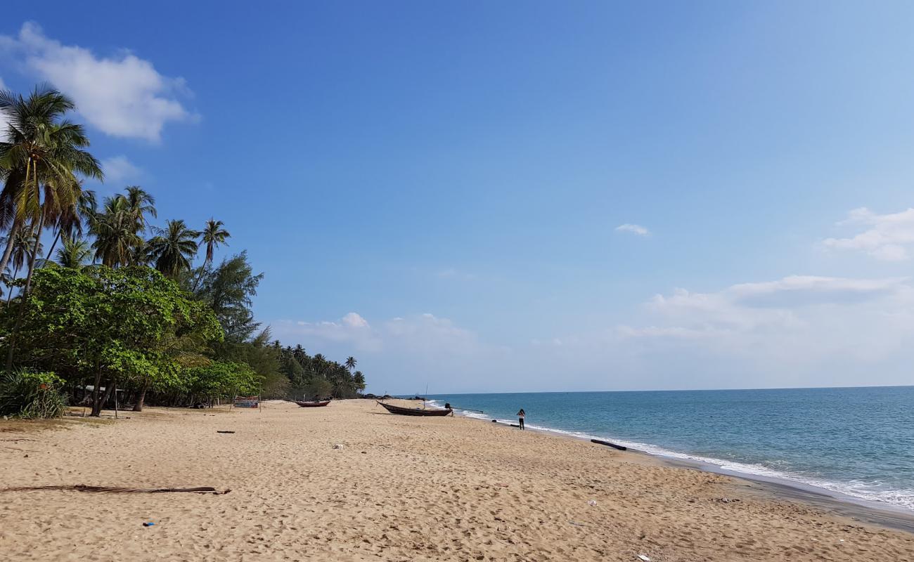 Photo de Phlai Dam Beach avec sable beige de surface