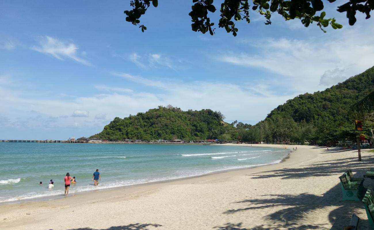 Photo de Ruangsri Resort Khanom avec sable lumineux de surface