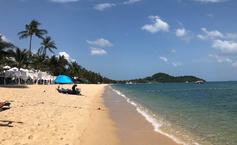 Photo de Bo Phut Beach avec sable lumineux de surface