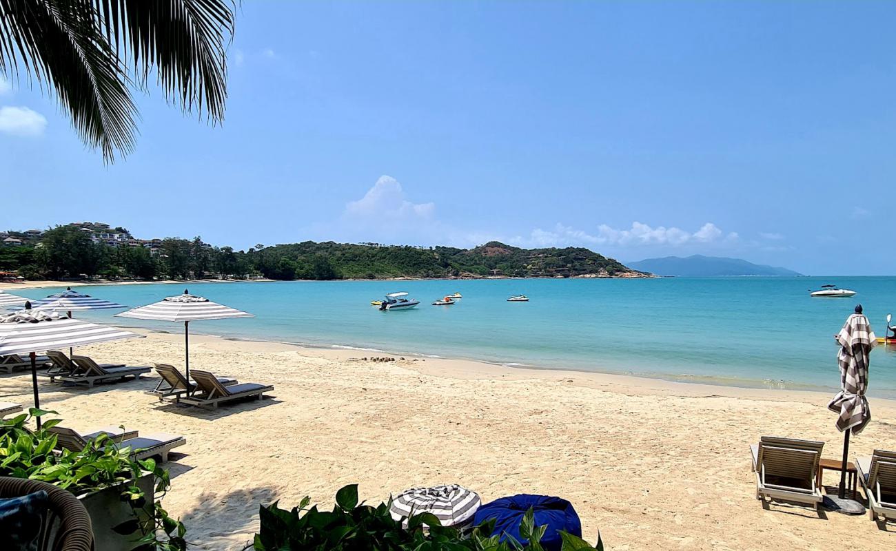 Photo de Plage de Choeng Mon avec sable blanc de surface