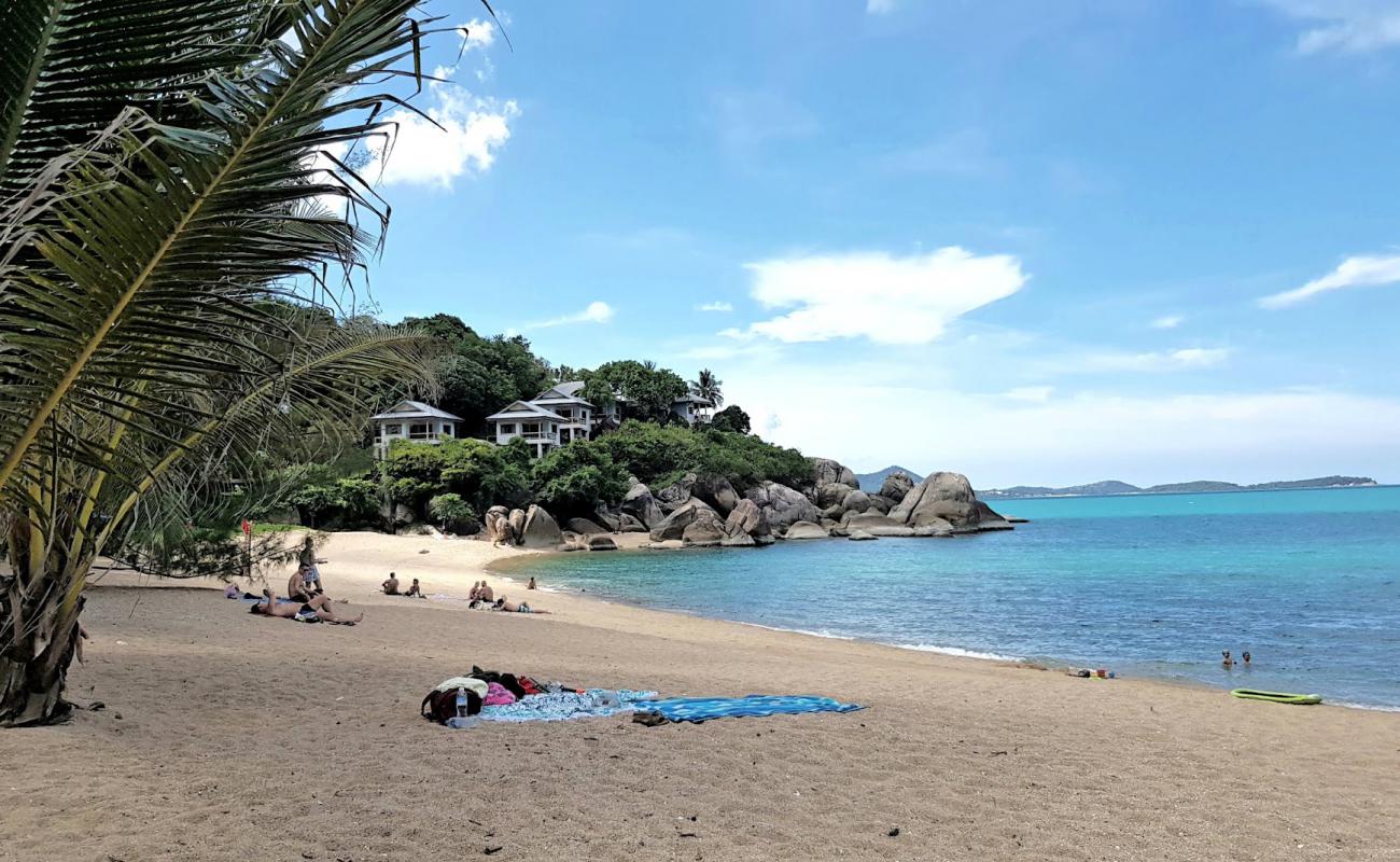 Photo de Coral Beach avec sable lumineux de surface