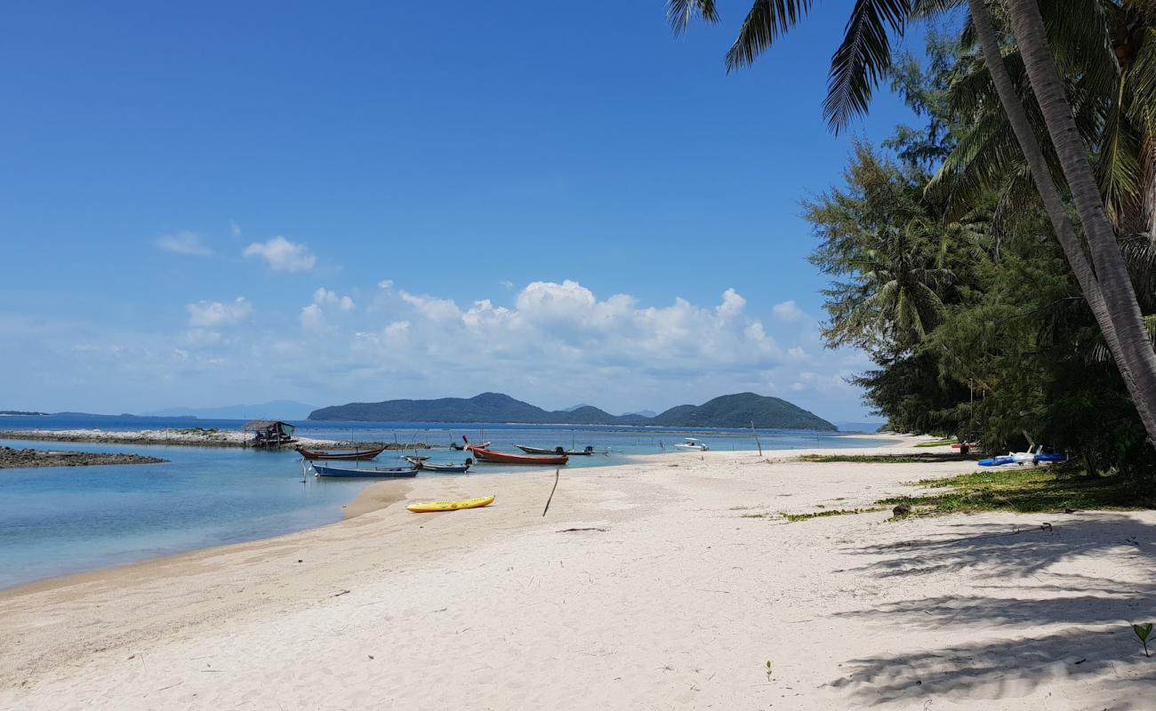 Photo de Samahita beach avec sable beige de surface