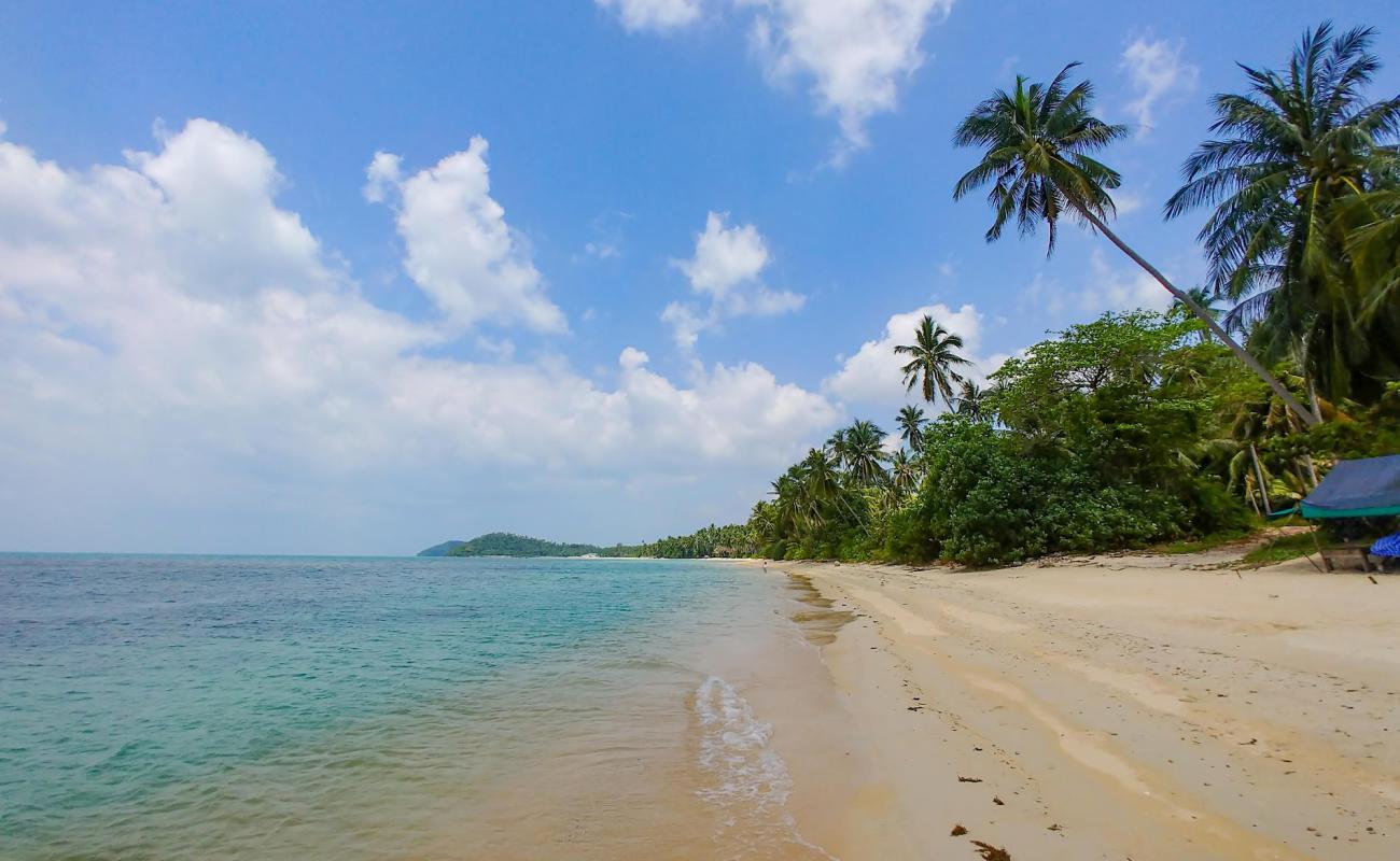 Photo de Baan Leo Beach avec sable lumineux de surface