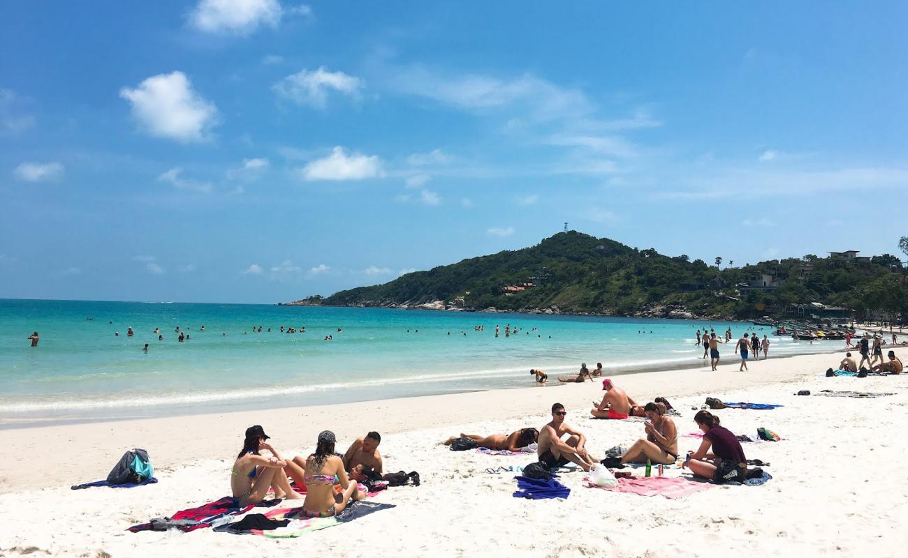 Photo de Plage de Haad Rin avec sable blanc de surface