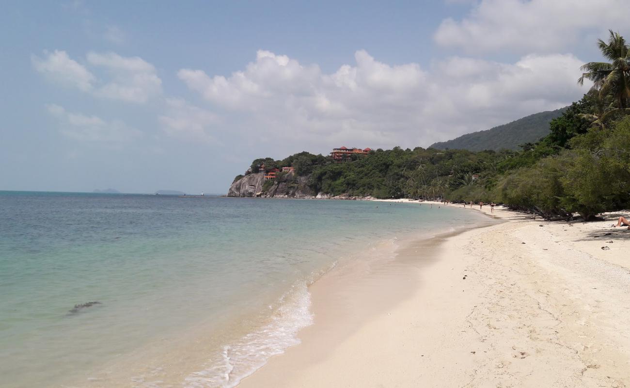 Photo de Rin Nai Beach avec sable beige de surface