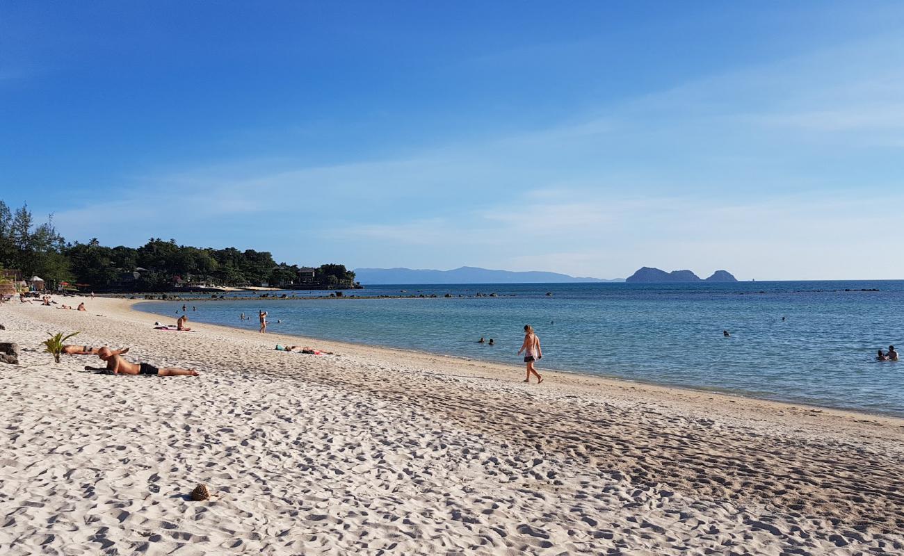 Photo de SriThanu Beach avec sable beige de surface