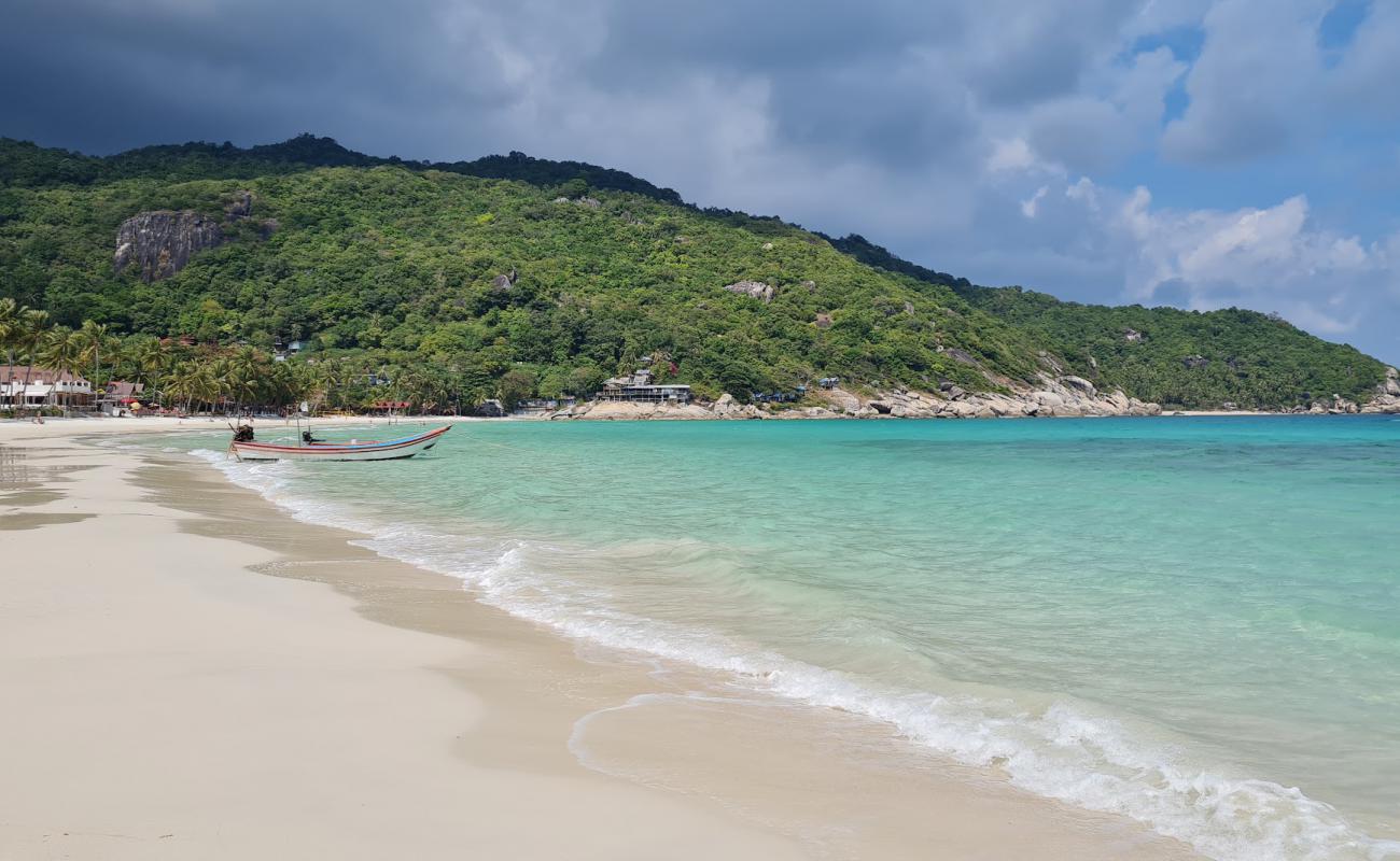 Photo de Salad Beach avec sable blanc de surface