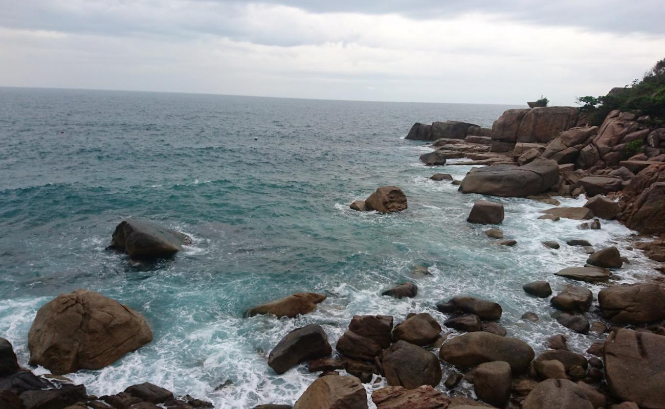 Photo de Lang Khai Bay Beach avec sable beige & pierres de surface