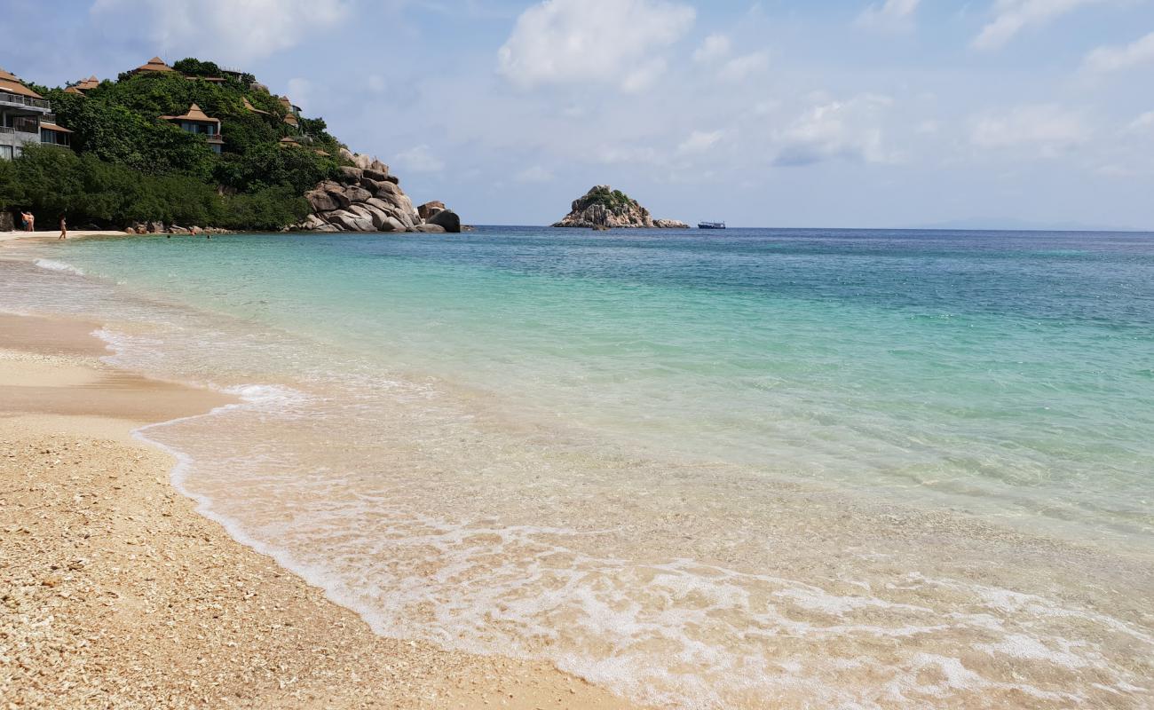Photo de Haad Sai Daeng Beach avec sable beige & galets de surface